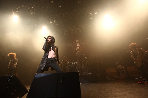シングルリリースに先駆け、10月には東名阪ツアー「DEAD END tour "DEATH ACE 2011"」も行われる。