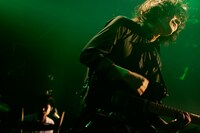 第2部中盤では全員ジャケットを脱ぎ捨て、さらに白熱した演奏を繰り広げた。(c) susie