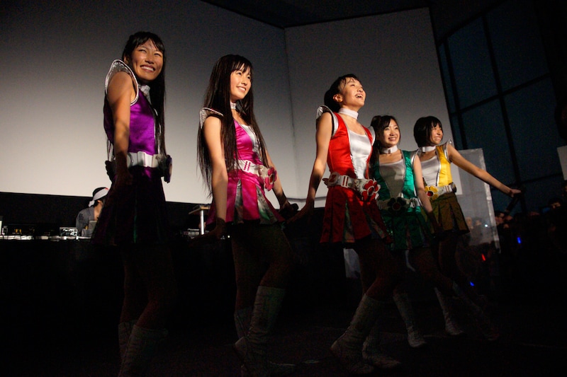 汗だくで会場を盛り上げたももいろクローバーZ。(c) 文化庁メディア芸術祭事務局