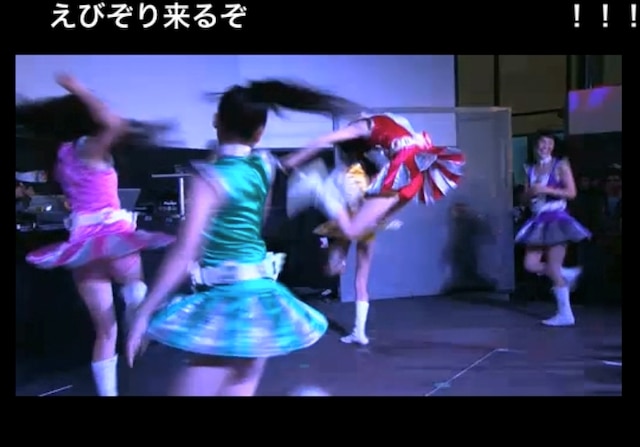 リーダー百田夏菜子、海外初えびぞりジャンプ成功の瞬間はニコニコ生放送でもしっかりと配信された。