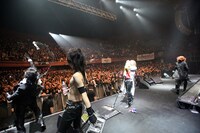 X JAPANチリ公演の様子。アンコールでは観客がチリ国歌を合唱し、一体感を作り出した。