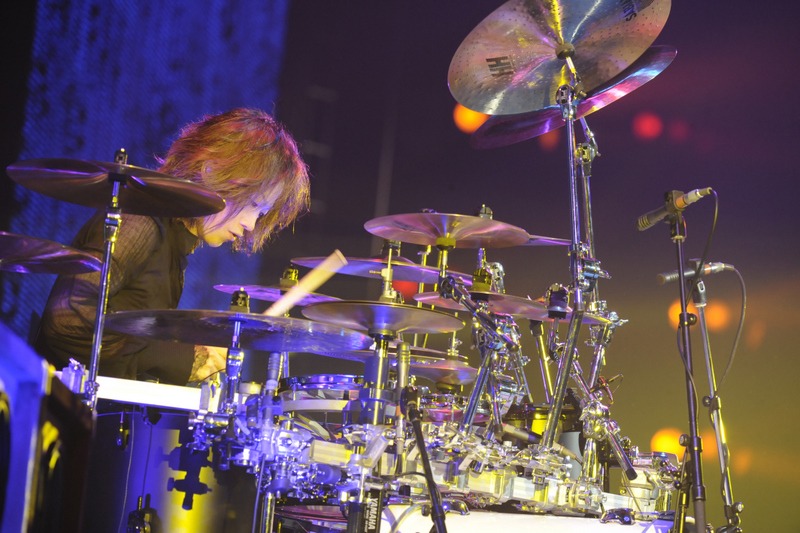 今週の人気の画像7位は「L'Arc-en-Ciel、約3年ぶり全国ツアーさいたまで開幕」より、yukihiro。