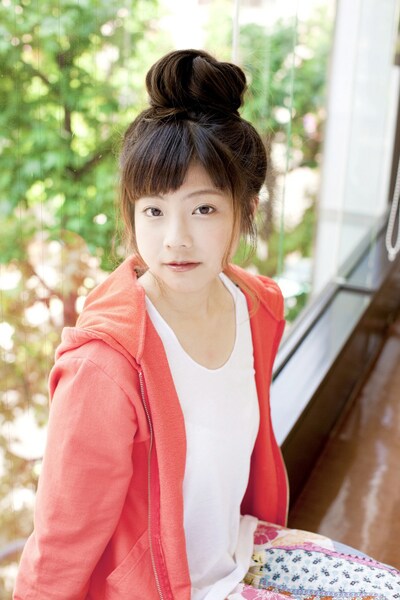 JUNIELは1993年9月3日生まれの18歳。