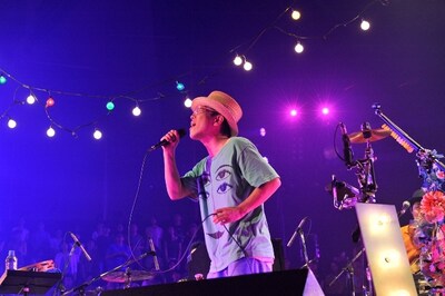 「オアシス YOYOGI DE 360°ステージ囲みまくって熱唱しまくっちゃナイト」の様子。