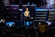 X JAPANのライブの模様。