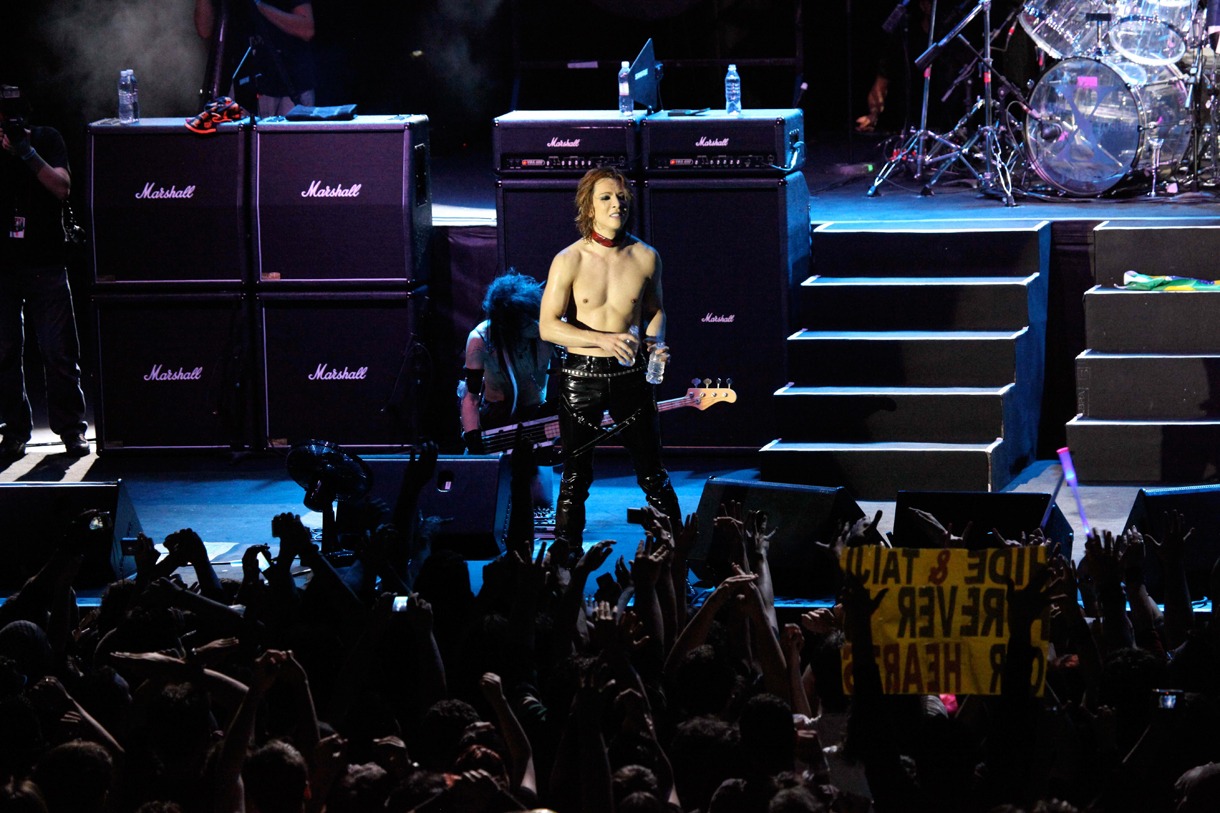 X JAPANのライブの模様。