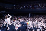 X JAPANのライブの模様。