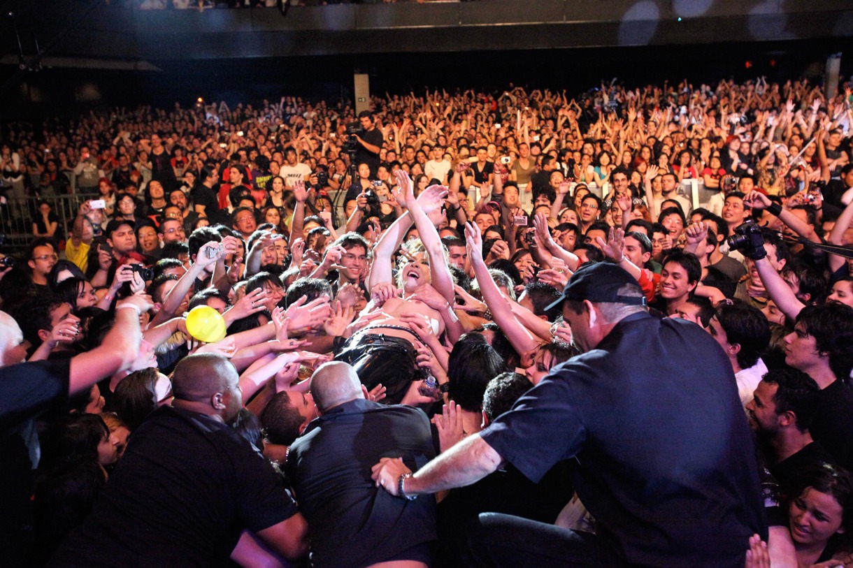 X JAPANのライブの模様。