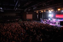 X JAPANのライブの様子。