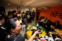 現地メディア向けに行われた記者会見の様子。