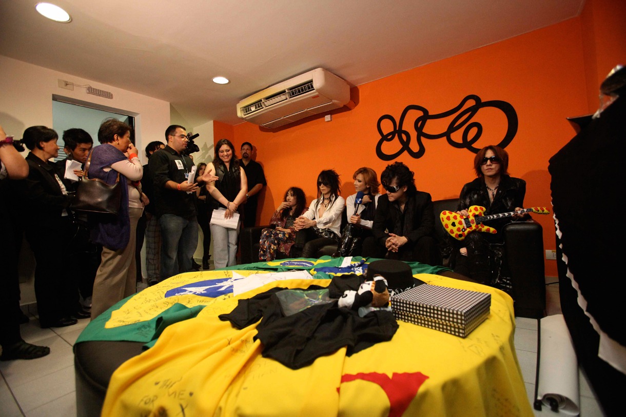 現地メディア向けに行われた記者会見の様子。