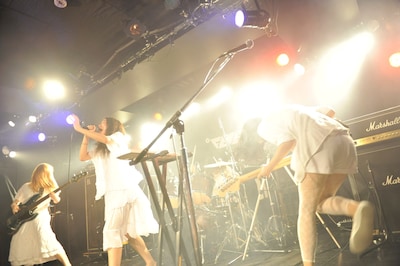 赤い公園（撮影：Remi Hasegawa）