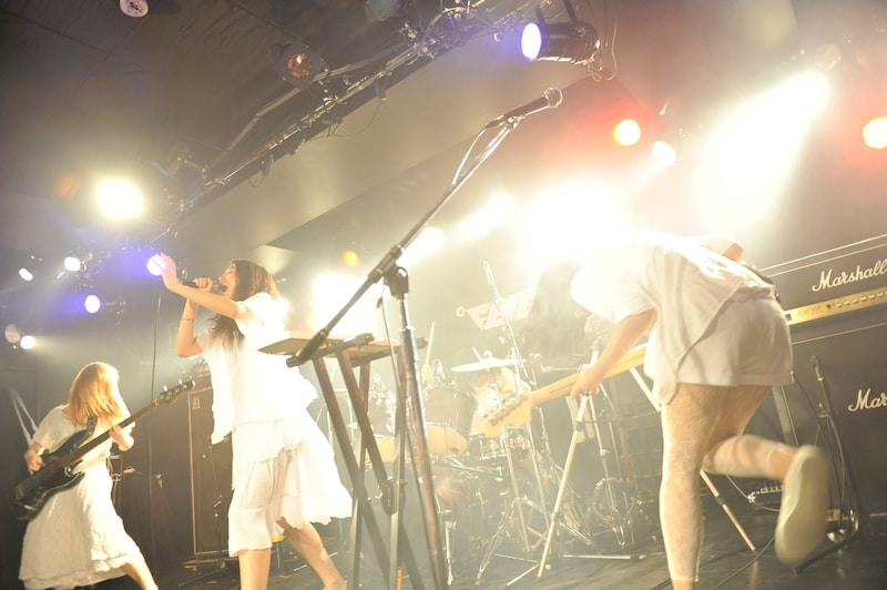 赤い公園（撮影：Remi Hasegawa）