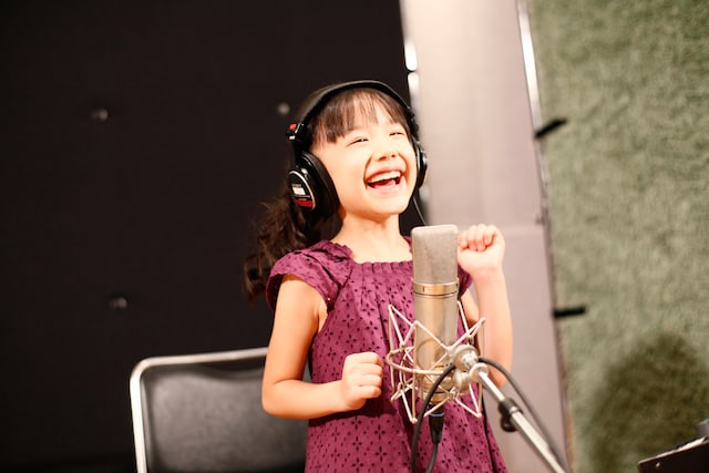 デビュー作をレコーディング中の芦田愛菜。
