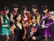 映画「サルベージ・マイス」メインキャストの谷村美月（写真手前左）、長野じゅりあ（手前右）と、主題歌を歌うももいろクローバーZ（後列）。（C)2011「サルベージ・マイス」製作委員会