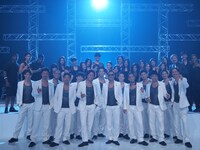 出演者全員による収録オフショット。