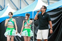 ニューシングル発売を、淡々と発表した湯浅劇場支配人（写真右）。 (C)AKS/PYP