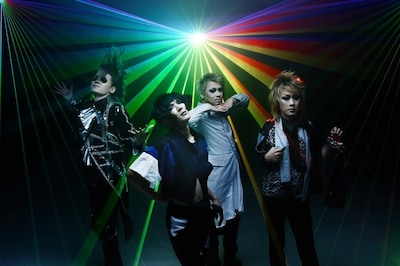 10月には待望の全国ツアー「トゥワー2011『GIVES』」を開催するcali≠gari。