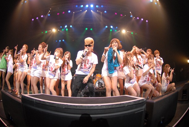 氣志團と恵比寿マスカッツのセッションの模様。