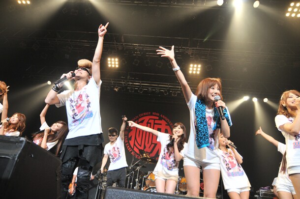 氣志團と恵比寿マスカッツのセッションの模様。