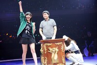今週の人気の画像9位は「AKB48じゃんけん選抜詳細レポ『新しいAKBの形見えた』」より、2回戦の指原莉乃（写真左）vs 内田眞由美（右）。 (C)AKS