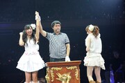 3回戦より、肥川彩愛（写真左）vs 中田ちさと（右）。 (C)AKS