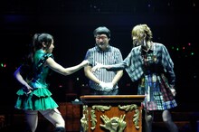 準決勝より、峯岸みなみ（写真左）vs 篠田麻里子（右）。 (C)AKS