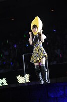 レモンの被りものを着けじゃんけんに挑む市川美織（チーム4）。