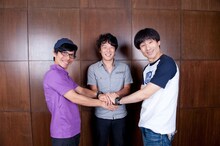 写真左から竹若元博、鳥口JOHNマサヤ、なだぎ武。