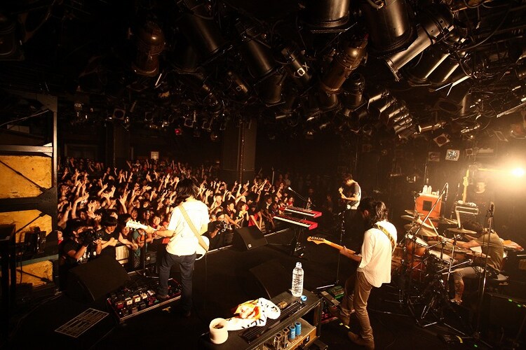 写真は「LONG WAY TO NOWHERE TOUR」初日公演の模様。 ストレイテナー全国ツアー、渋谷クアトロから本日発進 [画像