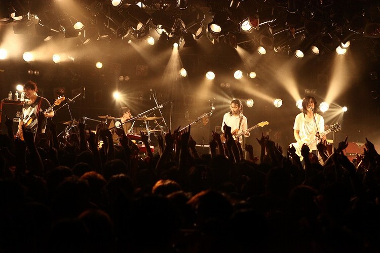 写真は「LONG WAY TO NOWHERE TOUR」初日公演の模様。 ストレイテナー全国ツアー、渋谷クアトロから本日発進 [画像