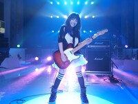 「FRiDAY-MA-MAGiC」収録時のmiwa。