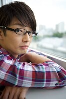 主人公・藤本幸世役を演じる森山未來。