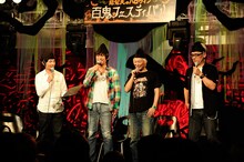 「ハロウィン」というイベントタイトルとの関連性を見いだせない衣装で登場した怒髪天の4人。（撮影：釘野孝宏）