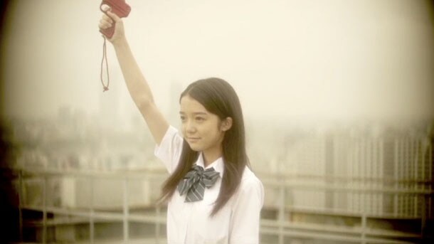 「スターとライン」ビデオクリップのワンシーン。