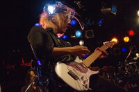 Shinobu (G / Photo by K.OSHIMA)