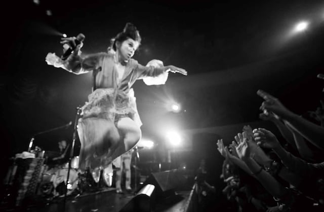 写真集「MIDNIGHT DEJAVU 10TH ANNIVERSARY at 東京キネマ倶楽部」からの1カット。