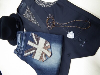 INORANのブランド「INRN」のロックテイストあふれるオリジナルアイテム。