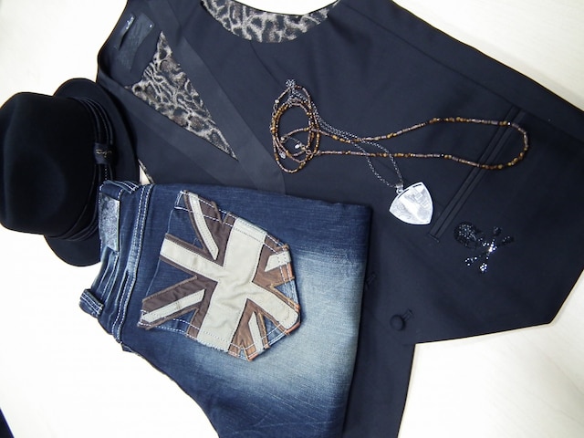 INORANのブランド「INRN」のロックテイストあふれるオリジナルアイテム。