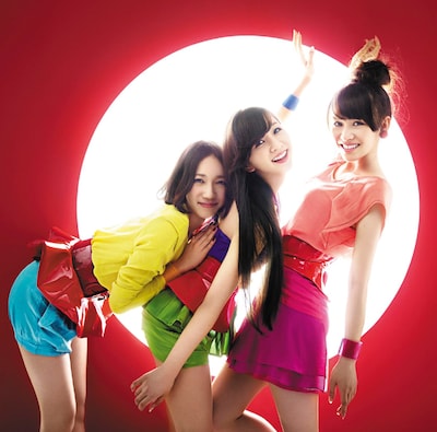 シングル「スパイス」初回限定盤ジャケット。すでにオンラインショップでは初回限定盤は品薄状態となっている。