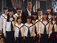 吉川晃司と杉並児童合唱団。