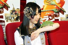 「うちの犬はツンデレなので、デレデレなカメレオンのほうがいい（笑）」と語る松井玲奈。
