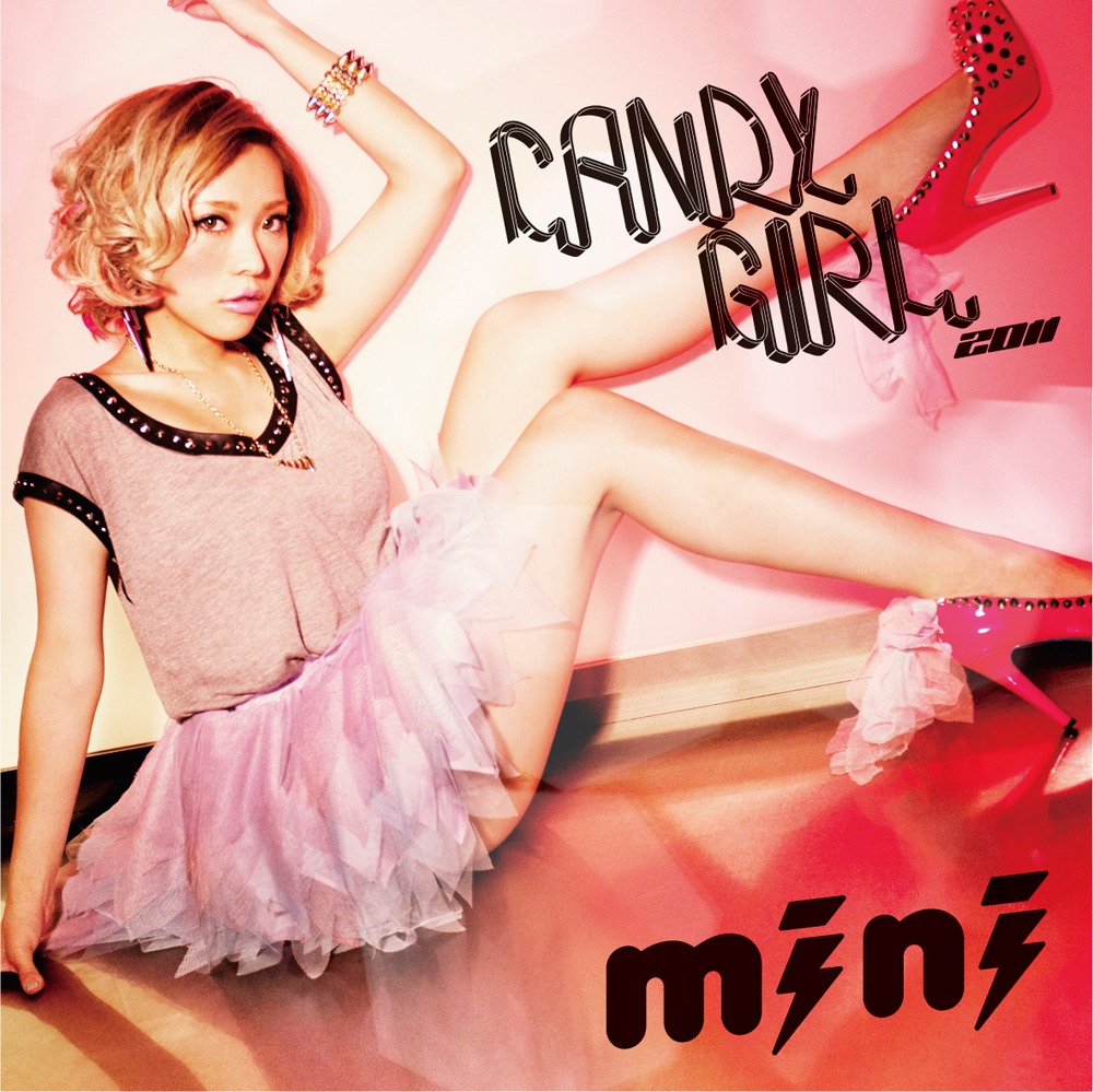 miniが「CANDY GIRL 2011」のジャケット（写真）で着ているのは、GYDAとのコラボによるオリジナル衣装。