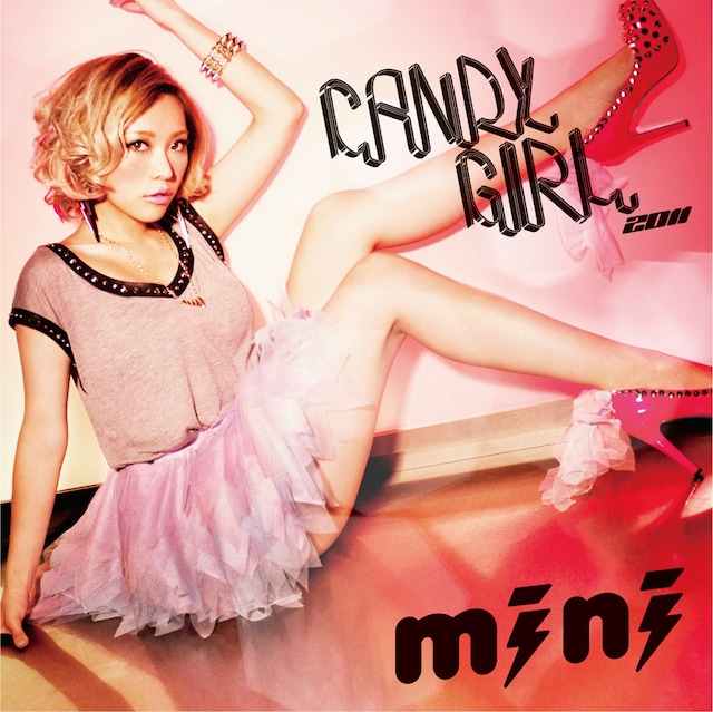 miniが「CANDY GIRL 2011」のジャケット（写真）で着ているのは、GYDAとのコラボによるオリジナル衣装。