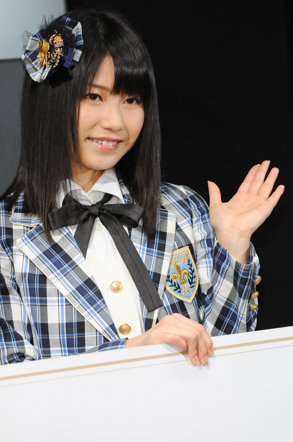 横山由依