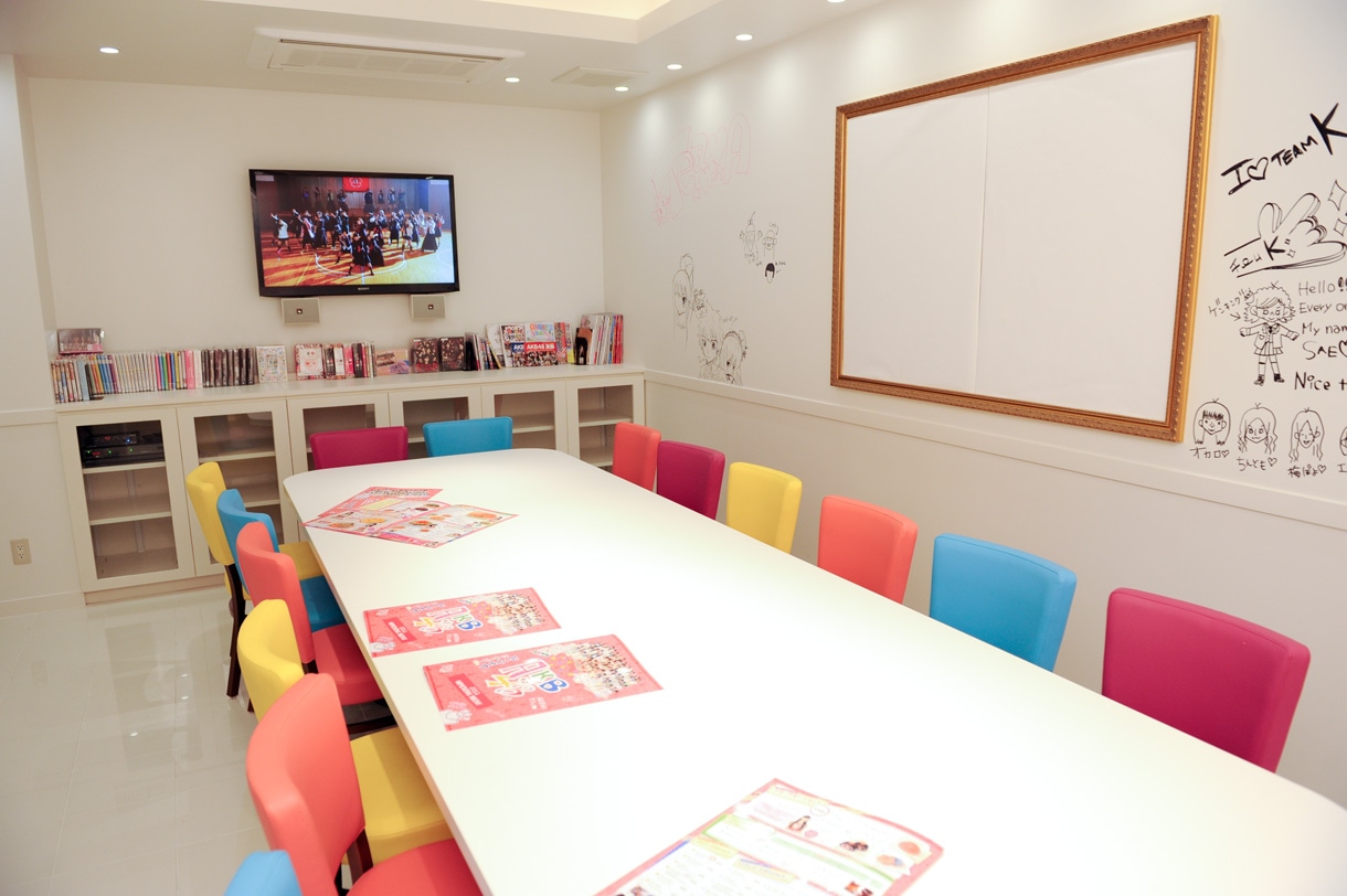 「AKB48 CAFE & SHOP AKIHABARA」個室の様子。完全予約制。