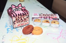 「AKB48 CAFE & SHOP AKIHABARA」で販売されている限定商品の一部。