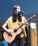 写真は9月22日に表参道ヒルズ吹き抜け大階段で開催された「Spiral live 4 days -星羅スペシャルライブ-」の模様。