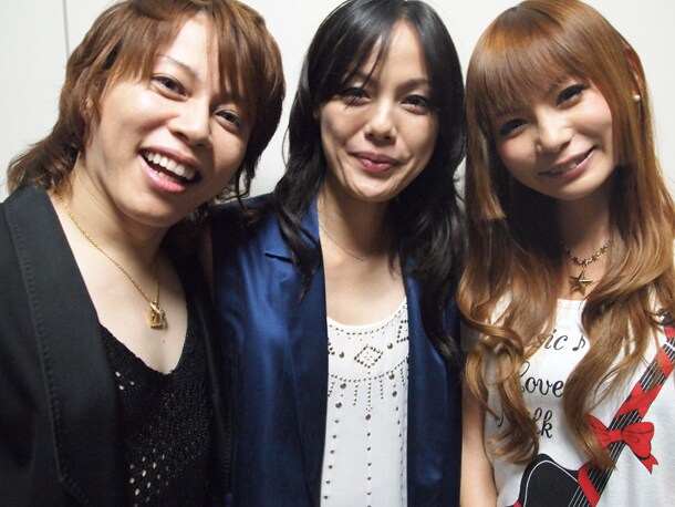 収録時に記念撮影を行った西川貴教、相川七瀬、中川翔子（写真左より）。