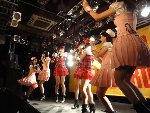 写真は昨日9月28日に行われたニューシングル「タチアガール」発売記念イベントの様子。